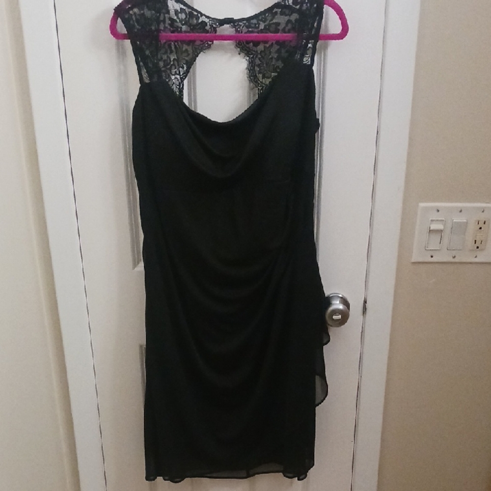 Chic Black Lace Midi Dress